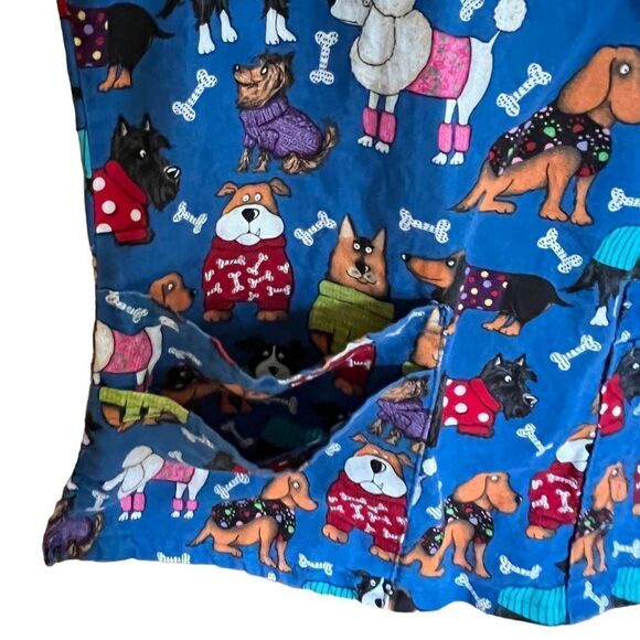 Uniform Advantage short sleeved v-neck scrub top in blue with dog print size XS - Picture 4 of 9